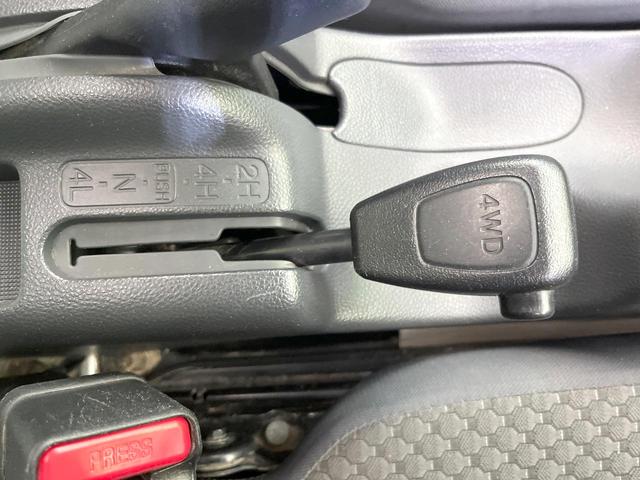 キャリイトラック KX 4WD MT車 衝突被害軽減システム 禁煙車 オートライト CDオーディオ パワーウィンドウ ヘッドライトレベライザー フォグライト 横滑り防止装置 車線逸脱警報(32枚目)