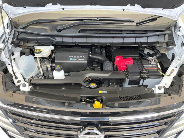 セレナ ｅ－パワー　ハイウェイスターＶ　１２．３型純正ナビ　両側電動ドア　全周囲カメラ　プロパイロット　禁煙車　デジタルインナーミラー　ブラインドスポットモニター　ＥＴＣ　ドラレコ　ＬＥＤヘッドライト　スマートキー　フルセグＴＶ（19枚目）