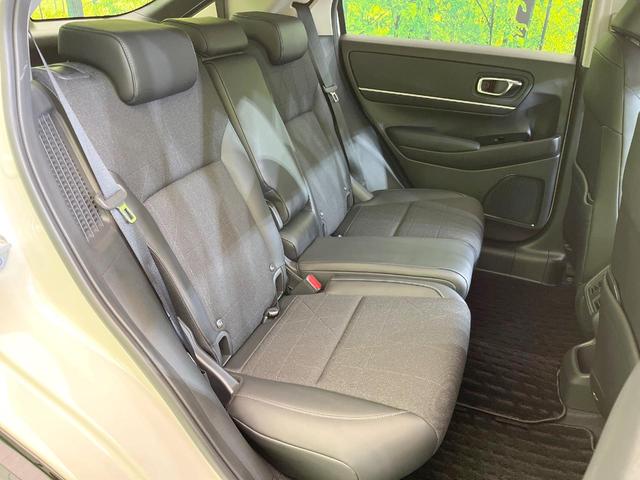 ヴェゼル ｅ：ＨＥＶ　Ｚ　ＯＰグリル　テールゲートスポイラー　純正９型ナビ　バックカメラ　衝突被害軽減システム　レーダークルーズ　禁煙車　電動リアゲート　シートヒーター　ドラレコ　コーナーセンサー　スマートキー　ＬＥＤヘッド（10枚目）