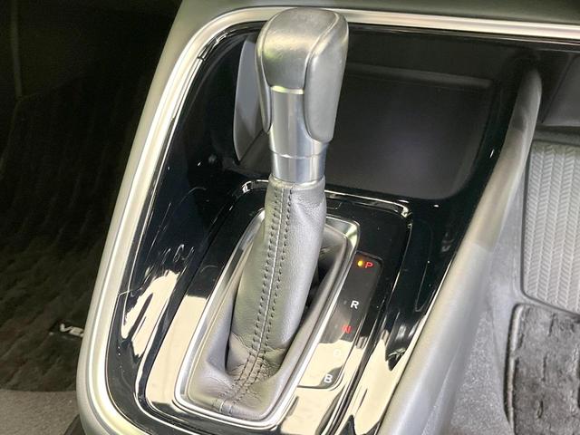 ヴェゼル ｅ：ＨＥＶ　Ｚ　ＯＰグリル　テールゲートスポイラー　純正９型ナビ　バックカメラ　衝突被害軽減システム　レーダークルーズ　禁煙車　電動リアゲート　シートヒーター　ドラレコ　コーナーセンサー　スマートキー　ＬＥＤヘッド（29枚目）