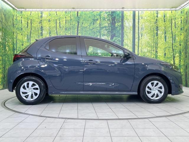 ヤリス Ｘ　禁煙車　純正８型ディスプレイオーディオ　トヨタセーフティセンス　バックカメラ　ＥＴＣ　パーキングサポートブレーキ　横滑り防止装置　Ｂｌｕｅｔｏｏｔｈ　パワーステアリング　パワーウィンドウ（26枚目）