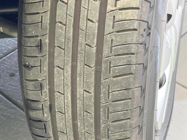 ヤリス Ｘ　禁煙車　純正８型ディスプレイオーディオ　トヨタセーフティセンス　バックカメラ　ＥＴＣ　パーキングサポートブレーキ　横滑り防止装置　Ｂｌｕｅｔｏｏｔｈ　パワーステアリング　パワーウィンドウ（32枚目）