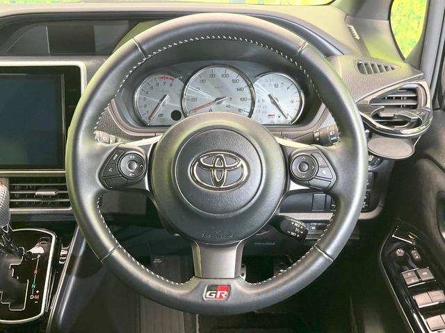 ヴォクシー ZS GRスポーツ 純正10型SDナビ 両側電動ドア 7人乗り バックカメラ 衝突被害軽減システム 禁煙車 ハーフレザーシート ドラレコ コーナーセンサー スマートキー ビルトインETC クルコン オートハイビーム(12枚目)