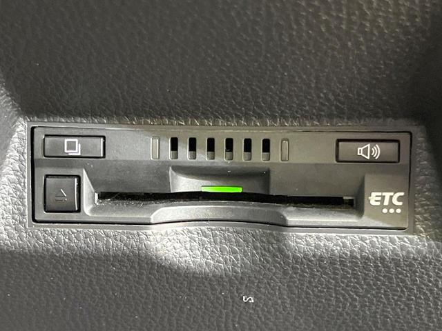 ヤリス ハイブリッドＸ　８型ディスプレイオーディオ　トヨタセーフティセンス　禁煙車　バックカメラ　レーダークルーズ　ＥＴＣ　スマートキー　オートマチックハイビーム　オートライト　車線逸脱警報　Ｂｌｕｅｔｏｏｔｈ（7枚目）