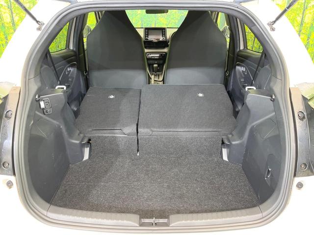 ヤリス ハイブリッドＸ　８型ディスプレイオーディオ　トヨタセーフティセンス　禁煙車　バックカメラ　レーダークルーズ　ＥＴＣ　スマートキー　オートマチックハイビーム　オートライト　車線逸脱警報　Ｂｌｕｅｔｏｏｔｈ（10枚目）