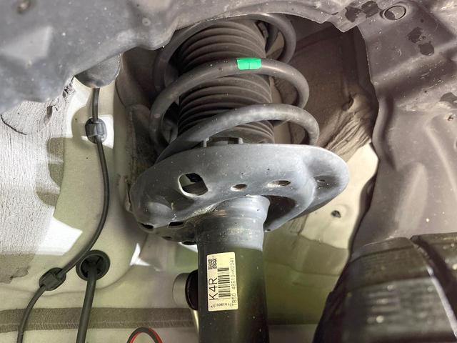 ヤリス ハイブリッドＸ　８型ディスプレイオーディオ　トヨタセーフティセンス　禁煙車　バックカメラ　レーダークルーズ　ＥＴＣ　スマートキー　オートマチックハイビーム　オートライト　車線逸脱警報　Ｂｌｕｅｔｏｏｔｈ（20枚目）