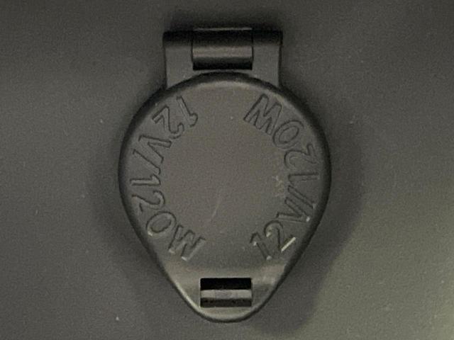 ヤリス ハイブリッドＸ　８型ディスプレイオーディオ　トヨタセーフティセンス　禁煙車　バックカメラ　レーダークルーズ　ＥＴＣ　スマートキー　オートマチックハイビーム　オートライト　車線逸脱警報　Ｂｌｕｅｔｏｏｔｈ（38枚目）