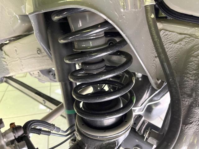 お車を安心してお乗りいただく為には、足回りの定期点検が欠かせません。サービスサポート（有償保証）では無料点検もご提供しており、安心のカーライフをお過ごしいただけるサポート体制が整っています。