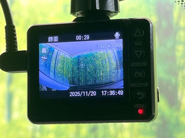 プリウス Ｓツーリングセレクション　モデリスタエアロ　純正９型ナビ　バックカメラ　前席シートヒーター　禁煙車　レザーシート　ドラレコ　ＥＴＣ　フルセグ　ＣＤ／ＤＶＤ再生　Ｂｌｕｅｔｏｏｔｈ　スマートキー　ＬＥＤヘッド　オートエアコン（7枚目）