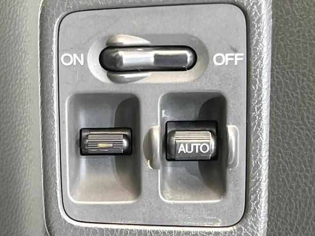 アクティトラック ＳＤＸ　４ＷＤ　ＭＴ車　禁煙車　オーディオ　ＣＤ再生　キーレス　パワーウィンドウ　エアコン　ＬＥＤヘッド　ドアバイザー　ＵＳＢ　盗難防止システム（6枚目）
