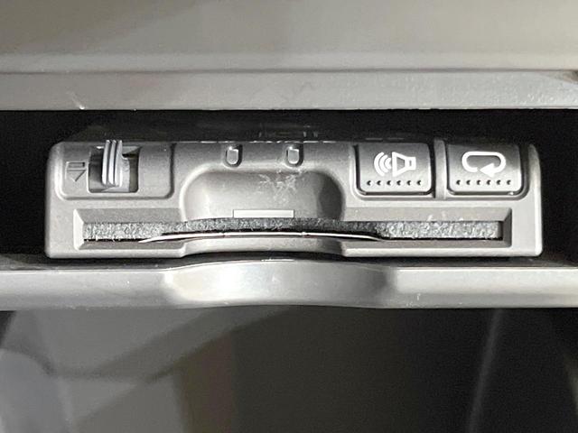 アルファード ２４０Ｓ　タイプゴールドＩＩ　アルパイン８型ナビ　両側電動ドア　禁煙車　電動リアゲート　クルコン　バックカメラ　コーナーセンサー　２列目オットマン付シート　ＡＣ１００Ｖ電源　オートライト　オートエアコン　ハーフレザーシート（40枚目）