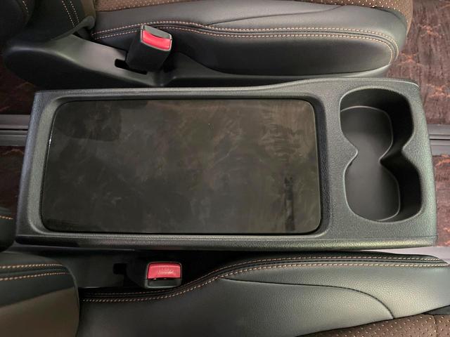 アルファード ２４０Ｓ　タイプゴールドＩＩ　アルパイン８型ナビ　両側電動ドア　禁煙車　電動リアゲート　クルコン　バックカメラ　コーナーセンサー　２列目オットマン付シート　ＡＣ１００Ｖ電源　オートライト　オートエアコン　ハーフレザーシート（56枚目）