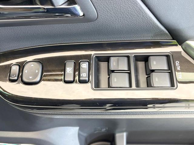 アルファード ２４０Ｓ　タイプゴールドＩＩ　アルパイン８型ナビ　両側電動ドア　禁煙車　電動リアゲート　クルコン　バックカメラ　コーナーセンサー　２列目オットマン付シート　ＡＣ１００Ｖ電源　オートライト　オートエアコン　ハーフレザーシート（60枚目）