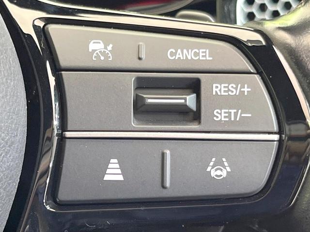 【アダプティブクルーズコントロール】高速道路での長距離走行が楽に！！自動で速度を保つクルーズコントロールが、衝突軽減システムと連携し、前方の車両を感知して車間を保つように速度調節してくれます！！