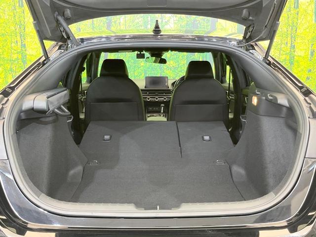 後席を格納すると、これだけの広さが！シーンに合わせたシートアレンジで、大きな荷物も積むことが出来ます♪