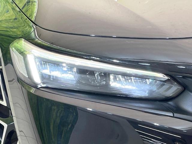 【ＬＥＤヘッドライト】悪天候や夜間走行時も良好な視界を確保し安心して運転できる高輝度ＬＥＤヘッドライトを装備！点灯速度が早く、消費電力も抑えられています。