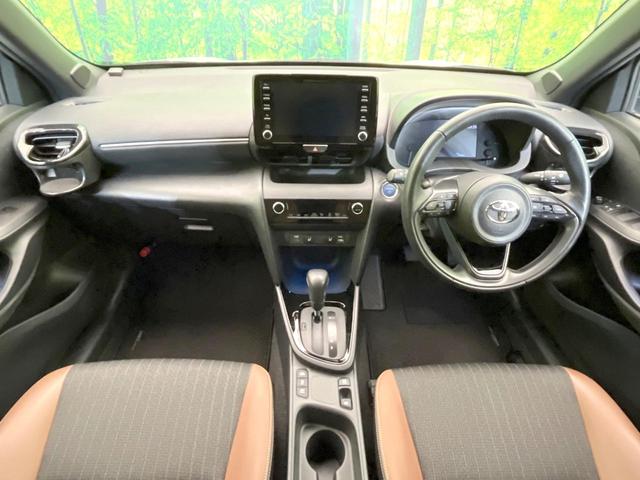 ヤリスクロス ハイブリッドZ アドベンチャー 純正8型ディスプレイオーディオ ルーフレール 全周囲カメラ デジタルインナーミラー 禁煙車 ブラインドスポットモニター ステアリングヒーター 前席シートヒーター ETC2.0 ドラレコ パワーシート(2枚目)