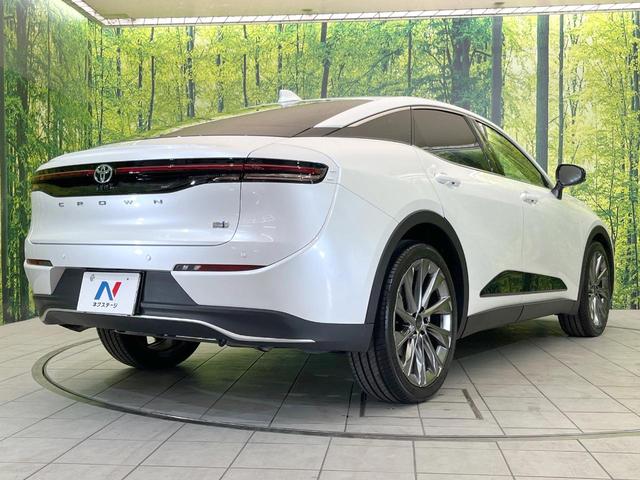 クラウンクロスオーバー Gアドバンスド・レザーパッケージ 純正12型ナビ 4WD 全周囲カメラ 禁煙車 メモリー付きパワーシート デジタルインナーミラー ブラインドスポットモニター ステアリングヒーター シートエアコン デュアルエアコン 置くだけ充電 ETC(17枚目)