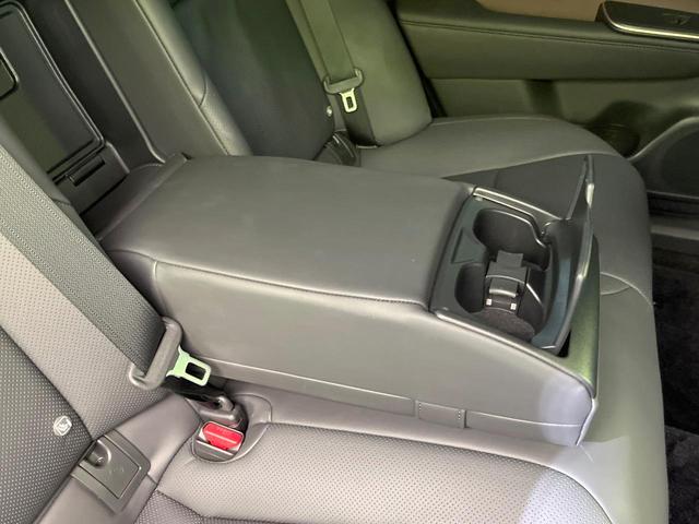 クラウンクロスオーバー Gアドバンスド・レザーパッケージ 純正12型ナビ 4WD 全周囲カメラ 禁煙車 メモリー付きパワーシート デジタルインナーミラー ブラインドスポットモニター ステアリングヒーター シートエアコン デュアルエアコン 置くだけ充電 ETC(62枚目)