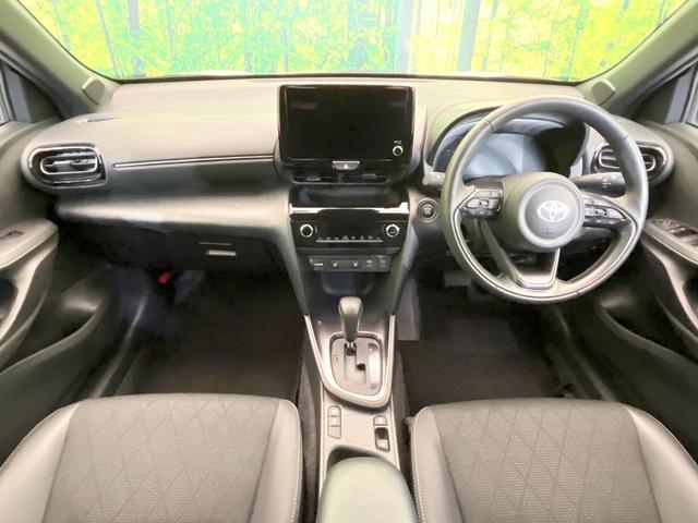 ヤリスクロス Ｚ　純正８型ディスプレイオーディオ　禁煙車　全周囲カメラ　衝突軽減　ＢＳＭ　パワーシート　シートヒーター　ドラレコ　ＥＴＣ　２トーンカラー　ステアリングヒーター　電動パーキング　オートハイビーム（2枚目）