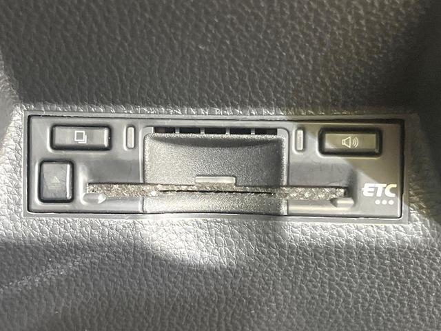 ヤリスクロス Ｚ　純正８型ディスプレイオーディオ　禁煙車　全周囲カメラ　衝突軽減　ＢＳＭ　パワーシート　シートヒーター　ドラレコ　ＥＴＣ　２トーンカラー　ステアリングヒーター　電動パーキング　オートハイビーム（6枚目）