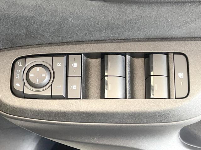 ヤリスクロス Ｚ　純正８型ディスプレイオーディオ　禁煙車　全周囲カメラ　衝突軽減　ＢＳＭ　パワーシート　シートヒーター　ドラレコ　ＥＴＣ　２トーンカラー　ステアリングヒーター　電動パーキング　オートハイビーム（45枚目）