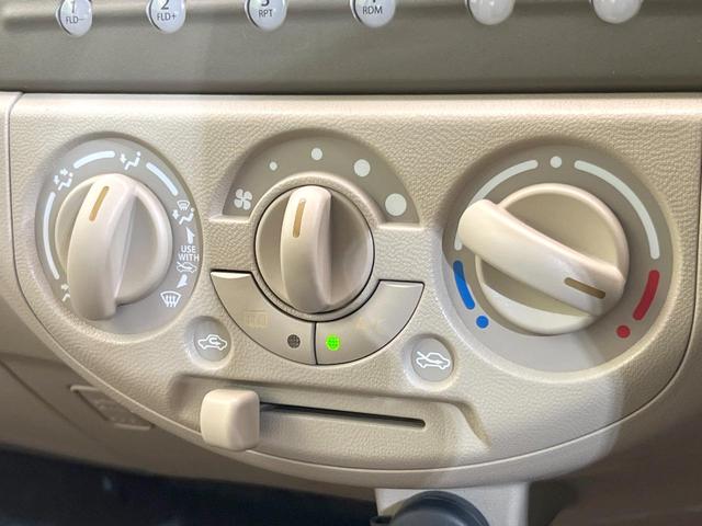 アルト F 禁煙車 ETC CDオーディオ キーレス パワーウィンドウ ヘッドライトレベライザー パワーステアリング 横滑り防止装置 衝突安全ボディ 盗難防止システム アイボリーファブリックシート(5枚目)