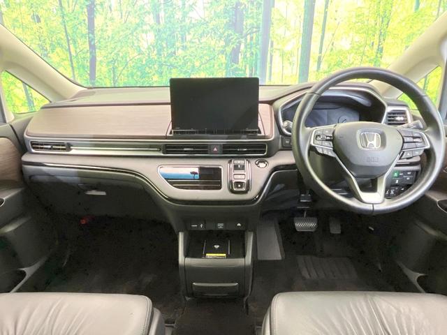 オデッセイハイブリッド ｅ：ＨＥＶアブソルート・ＥＸ　両側電動ドア　純正１１．４型ナビ　後席モニター　全周囲カメラ　ホンダセンシング　アダプティブクルーズ　レーンアシスト　禁煙車　電動リアゲート　レザーシート　前後席パワーシート　オートハイビーム　ＥＴＣ（2枚目）