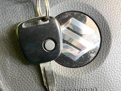 【キーレス】少し離れた場所からでもボタン一つでドアの開錠・施錠ができるのでとっても便利！ドアの鍵穴周りに傷をつけることもありません 7