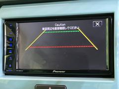 【バックカメラ】駐車時に後方がリアルタイム映像で確認できます。大型商業施設や立体駐車場での駐車時や、夜間のバック時に大活躍！運転スキルに関わらず、今や必須となった装備のひとつです！ 5