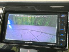 【バックカメラ】駐車時に後方がリアルタイム映像で確認できます。大型商業施設や立体駐車場での駐車時や、夜間のバック時に大活躍！運転スキルに関わらず、今や必須となった装備のひとつです！ 4