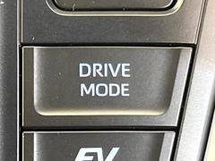 【ドライブモードスイッチ】コンフォートな乗り味からスポーティな乗り味までスイッチ一つで切り替え可能。シーンや気分に合わせたモードを選べば、いつものドライブがより一層楽しくなります 7