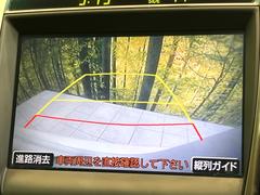 【バックカメラ】駐車時に後方がリアルタイム映像で確認できます。大型商業施設や立体駐車場での駐車時や、夜間のバック時に大活躍！運転スキルに関わらず、今や必須となった装備のひとつです！ 4