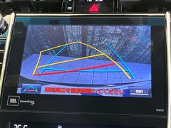 【バックカメラ】駐車時に後方がリアルタイム映像で確認できます。大型商業施設や立体駐車場での駐車時や、夜間のバック時に大活躍！運転スキルに関わらず、今や必須となった装備のひとつです！ 4