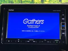 【大画面ナビ】人気の大型８インチナビを装備。存在感のある大画面はインパクト大！ナビ利用時のマップ表示は見やすく、テレビやＤＶＤは臨場感がアップ！いつものドライブがグッと楽しくなります♪ 4