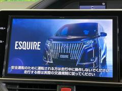 【純正１０型ナビ】インテリアに溶け込むスタイリッシュな「専用設計」メーカーナビを装備♪視認性や操作性など基本性能にも優れ、より上質なカーライフをお楽しみいただけます。 3