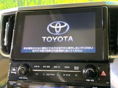 【メーカー純正ナビ】インテリアに溶け込むスタイリッシュな「専用設計」メーカーナビを装備♪視認性や操作性など基本性能にも優れ、より上質なカーライフをお楽しみいただけます。 3