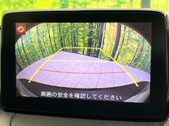 【バックカメラ】駐車時に後方がリアルタイム映像で確認できます。大型商業施設や立体駐車場での駐車時や、夜間のバック時に大活躍！運転スキルに関わらず、今や必須となった装備のひとつです！ 4