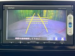 【バックカメラ】駐車時に後方がリアルタイム映像で確認できます。大型商業施設や立体駐車場での駐車時や、夜間のバック時に大活躍！運転スキルに関わらず、今や必須となった装備のひとつです！ 4