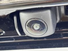【バックカメラ】駐車時に後方がリアルタイム映像で確認できます。大型商業施設や立体駐車場での駐車時や、夜間のバック時に大活躍！運転スキルに関わらず、今や必須となった装備のひとつです！ 6