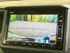 【バックカメラ】駐車時に後方がリアルタイム映像で確認できます。大型商業施設や立体駐車場での駐車時や、夜間のバック時に大活躍！運転スキルに関わらず、今や必須となった装備のひとつです！ 6
