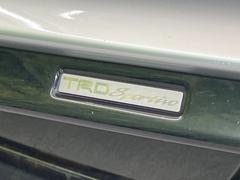 【ＴＲＤエアロ】人気のＴＲＤエアロを装備！クルマの外観がよりスタイリッシュになり、街中で存在感あふれる１台に♪将来買い替える時にもリセールに影響しやすく、価値ある人気の装備です！ 3