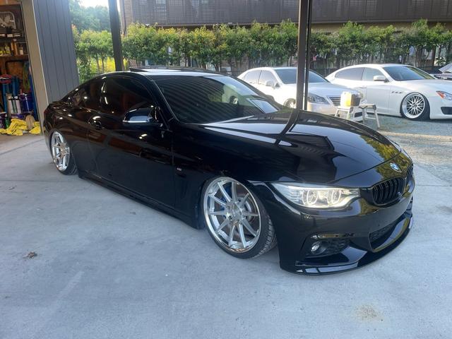 4シリーズ 435iクーペ Mスポーツ エアサス TWS19インチ サンルーフ 赤レザー(5枚目)