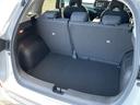 バックドアは大きく開きます。定員乗車時でも十分広いラゲッジスペースを確保しています