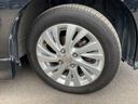 足元を引き締める１４インチタイヤとアルミホイール装備　スチールホイールより軽く低燃費に貢献しま