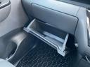 グローブボックスは奥行きたっぷり、大容量の収納スペース