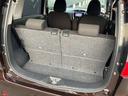 バックドアは大きく開きます。定員乗車時でも十分広いラゲッジスペースを確保しています