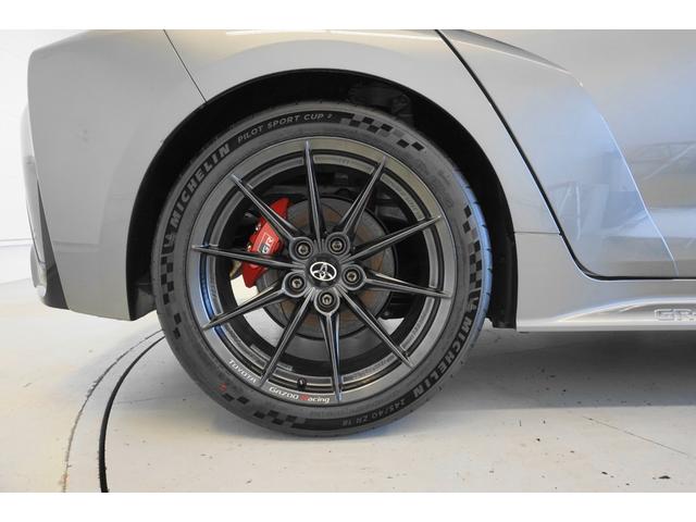 ＧＲカローラ ＲＺモリゾウエディション　１２．３インチフルＴＦＴメーター　ＧＲロゴ入りマット塗装１８インチＡＷ　ＭｉｃｈｅｌｉｎＰｉｌｏｔＳｐｏｒｔＣｕｐ２　２４５／４０Ｒ１８　レッドウルトラスエード巻きステアリング　セミバケットシート（33枚目）