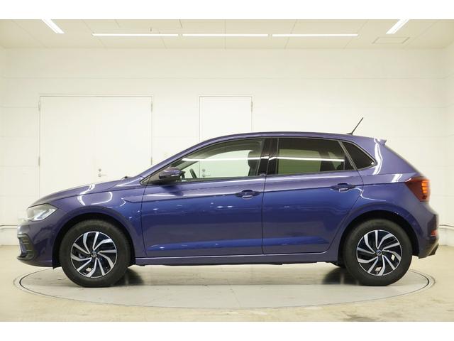 ポロ ＴＳＩアクティブ　テクノロジーＰＫＧ　ＤＩＳＣＯＶＥＲＰＲＯ　ＰＫＧ　バーチャルコックピット　純正ナビ　ＰＤＣ　ＲＣＣ　ＢＳＭ　パークアシスト　ＡＰＰコネクト　純正１５インチナビ　ＬＥＤヘッドライト　保証書・取説（3枚目）