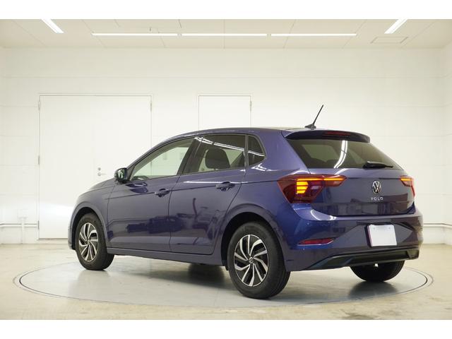 ポロ ＴＳＩアクティブ　テクノロジーＰＫＧ　ＤＩＳＣＯＶＥＲＰＲＯ　ＰＫＧ　バーチャルコックピット　純正ナビ　ＰＤＣ　ＲＣＣ　ＢＳＭ　パークアシスト　ＡＰＰコネクト　純正１５インチナビ　ＬＥＤヘッドライト　保証書・取説（4枚目）